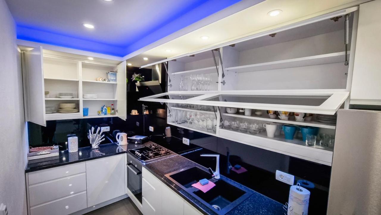 Deluxe Apartment F & M Tučepi エクステリア 写真