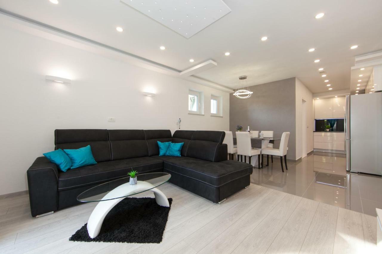 Deluxe Apartment F & M Tučepi エクステリア 写真